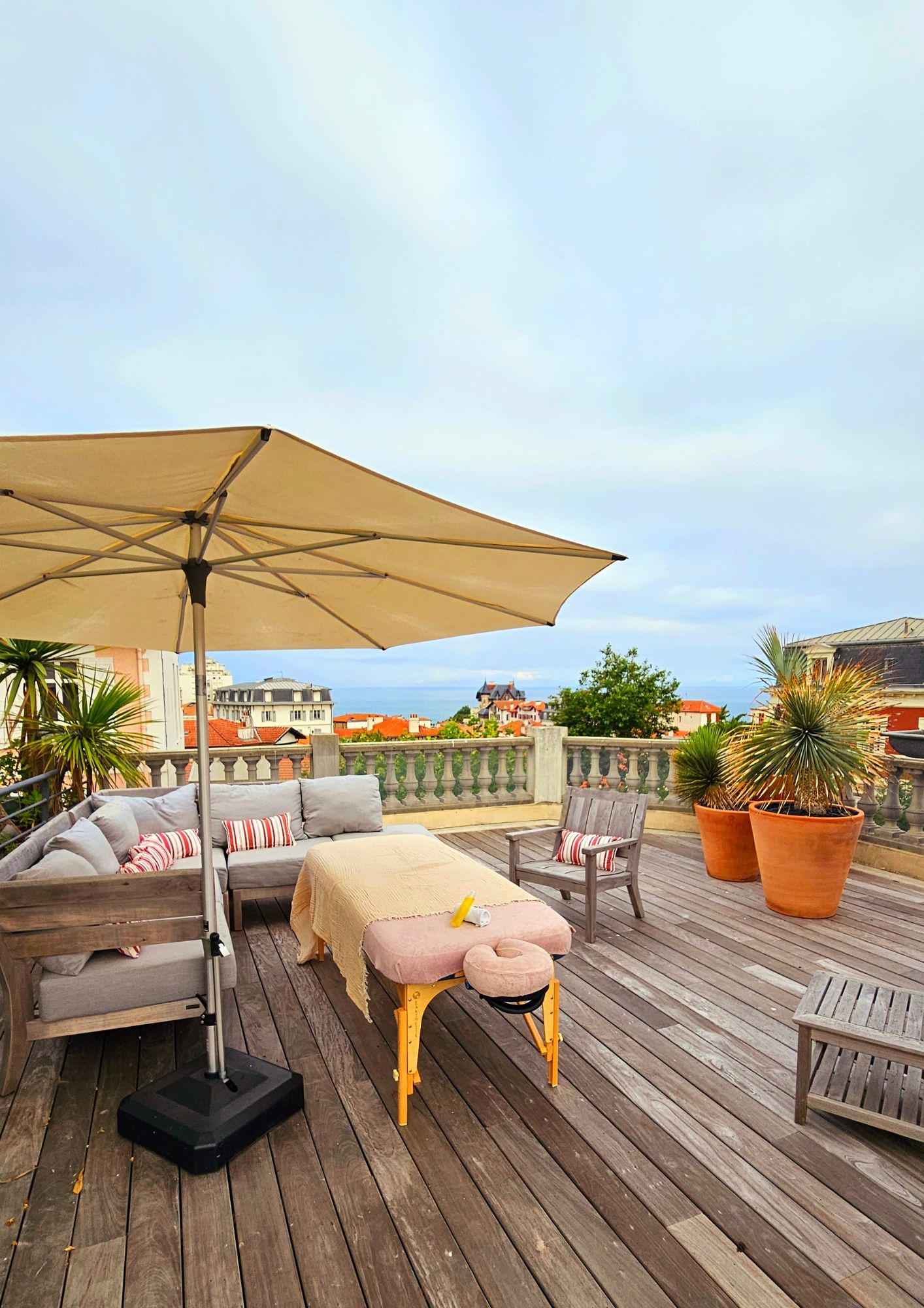 Massage en plein air terasse hotel pays basque - Fabien Massage